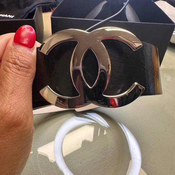 CHANEL Black Leather Belt with Silver CC Buckle - Picture 5 of 6